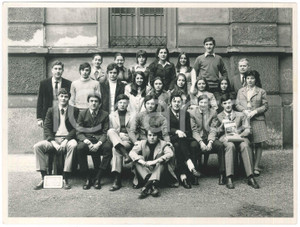 Fotografia d epoca originale 1970 MILANO Istituto Tecnico SCHIAPARELLI  Ritratto classe VC  Foto 24x18 1
