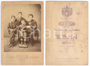 Fotografia d epoca originale 1880 ca CREMONA Ritratto di 4 fratelli Foto Aurelio BETRI 11x17 cm 1
