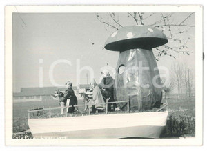 Fotografia d epoca originale 1965 ca LODI  CARNEVALE  Carro Cappuccetto Rosso 2 Foto PINO 15x10 1