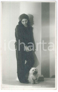 Fotografia d epoca originale 1940 GENOVA Ritratto di giovane donna con il suo cane Foto 13x18 cm 1