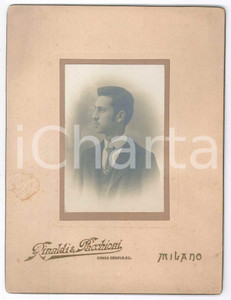 Fotografia d epoca originale 1910 ca MILANO Ritratto di giovane uomo  Fotografia RINALDI & PACCHIONI 1