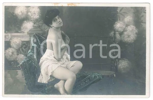 Cartolina originale da collezione 1910 ca VINTAGE EROTIC Woman sitting in lingerie  Postcard topless 1
