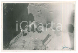 Fotografia d epoca originale 1927 LIBIA ITALIANA  GARIAN  Abitazioni nella roccia Foto ANIMATA 14x10 cm 1