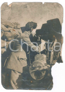 Fotografia d epoca originale 1915 ca WW1 ZONA DI GUERRA Osservazione in trincea  Foto RARA DANNEGGIATA 1