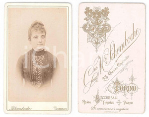 Fotografia d epoca originale 1890 ca TORINO Giovane donna in abito ricamato  Foto SCHEMBOCHE CDV 1