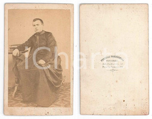Fotografia d epoca originale 1870 ca Ritratto di seminarista con i libri Foto Fratelli BARZOTELLI CDV 1