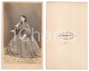 Fotografia d epoca originale 1870 ca PINEROLO Nobildonna in abito a quadretti  Ritratto Foto Pietro SANTINI 1
