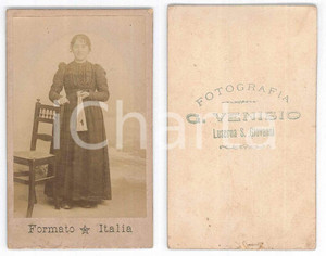 Fotografia d epoca originale 1910 ca LUSERNA SAN GIOVANNI Ritratto di donna con ventaglio Foto G. VENISIO 1
