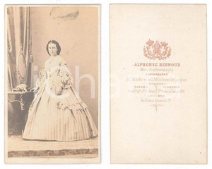 Fotografia d epoca originale 1870 ca ITALIA Donna in abito a righe con specchio  Foto Alphonse BERNOUD CDV 1