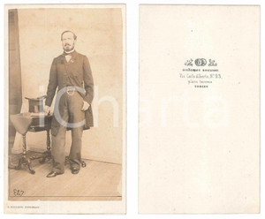 Fotografia d epoca originale 1870 ca TORINO Uomo in piedi con cilindro Foto Gioachino BOGLIONI CDV 1