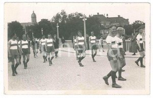 Fotografia d epoca originale 1932 SPORT GERMANIA GINNASTICA ? Atleti nel decennale della squadra Foto 14x9 1