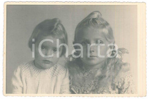 Fotografia d epoca originale 1935 ca BAMBINI  GERMANIA  Ritratto di due sorelle  Foto 14x9 cm 1