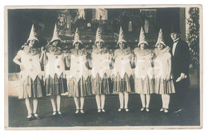 Fotografia d epoca originale 1935 ca GERMANIA  CARNEVALE  Gruppo di ragazze travestite Foto 14x9 cm 1