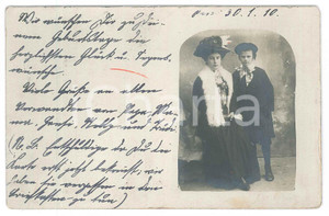 Fotografia d epoca originale 1910 BERGAMO Donna in pelliccia con il figlio Foto Luigi GUERRA 14x9 cm 1