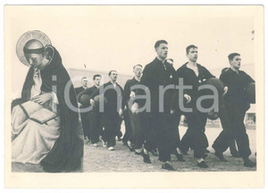 Fotografia d epoca originale 1940 ca GERMANIA  PALLACANESTRO  Squadra giovanile Fotomontaggio con santo 1