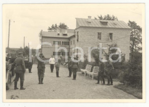 Fotografia d epoca originale 1940ca WW2 VARSAVIA dintorni Ufficiali tedeschi a rapporto  REAL PHOTO cm 9X6 1