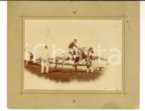 Fotografia d epoca originale 1898 IPPICA SACILE PN Cavalli in allenamento per il salto a ostacoli  Foto 1