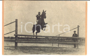 Fotografia d epoca originale 1900 ca TORINO ? IPPICA Cavallo al salto di un ostacolo  Foto VINTAGE 17x10 1
