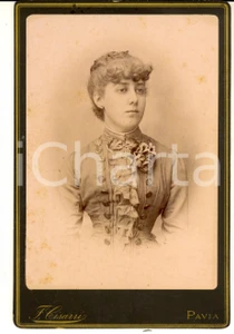 Fotografia d epoca originale 1880 ca PAVIA Ritratto di giovane donna con fiore al petto  Foto F. CISARRI 1