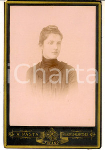 Fotografia d epoca originale 1880 ca TORINO Ritratto di fanciulla in abito scuro Foto A. PASTA 11x16 1