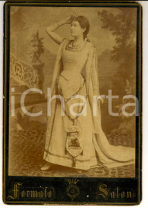 Fotografia d epoca originale 1880 ca TEATRO / LIRICA Cantante con abito Leone SAN MARCO  Foto MONTABONE RARA 1