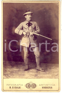 Fotografia d epoca originale 1870 ca VOGHERA Ritratto di attore in costume da caccia  Foto RARA CICALA 1
