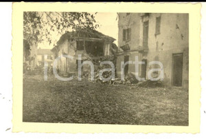 Fotografia d epoca originale 1944 WW2 AREA DI ALESSANDRIA Casa rurale dopo un bombardamento Foto 10x7 cm 1