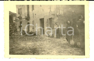 Fotografia d epoca originale 1944 WW2 AREA DI ALESSANDRIA Strada colpita dai bombardamenti Foto 10x7 1
