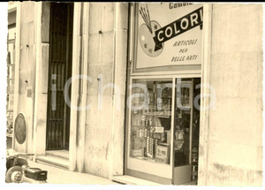 Fotografia d epoca originale 1964 MILANO ? Un negozio di colori e articoli Belle Arti Foto VINTAGE 14x10 1