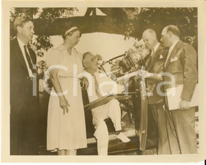 Fotografia d epoca originale 1939 HYDE PARK Franklin and Eleanor ROOSEVELT signing for the new library Photo 1