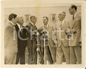 Fotografia d epoca originale 1940 HYDE PARK  Franklin ROOSEVELT and his son James presenting the new library 1