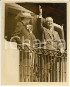 Fotografia d epoca originale 1939 WASHINGTON Easter Egg Roll  Franklin and Eleanor ROOSEVELT greet rollers 1