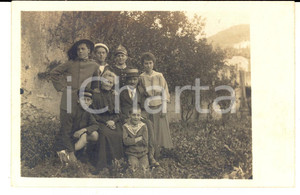 Fotografia d epoca originale 1917 ITALIA Ritratto della famiglia SCALITI in campagna  Foto cartolina 1