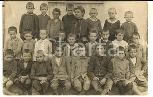 Fotografia d epoca originale 1915 ca ITALIA Classe elementare maschile con la maestra  Foto VINTAGE 1