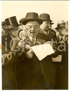 Fotografia d epoca originale 1933 JERSEY CITY Edouard HERRIOT intervistato al suo arrivo negli USA Foto 1