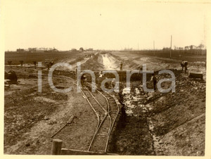 Fotografia d epoca originale 1932 FOSSALTA DI PIAVE  BONIFICA  Tronco di fronte stazione ferroviaria  Foto 1