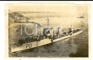 Fotografia d epoca originale 1930 ca REGIA MARINA Regio esploratore Alessandro Poerio Foto DANNEGGIATA 8x5 1