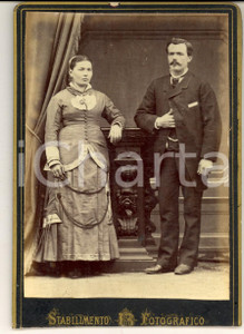 Fotografia d epoca originale 1890 ca BIELLA Ritratto di una coppia di coniugi Foto ROSSETTI & BORRO 12x16 1