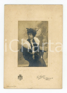 Fotografia d epoca originale 1890 ca MILANO Ritratto di donna con cappello piumato  Foto Gianandrea NOSEDA 1