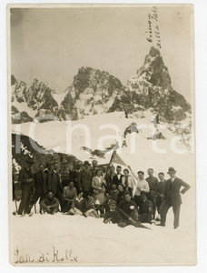 Fotografia d epoca originale 1930 ca PASSO ROLLE Gita CAI di MESTRE  Escursionisti tra la neve  Foto 12x17 1