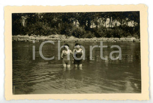 Fotografia d epoca originale 1946 PAULLO Fiume ADDA  Donne in costume da bagno Fotografia VINTAGE 9x6 cm 1