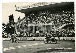 Cartolina originale da collezione 1955 AUTODROMO DI MONZA Spettatori esultano al passaggio delle moto Cartolina 1