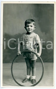 Fotografia d epoca originale 1930 ca ASTI Ritratto di bambino con il cerchio  Foto Giulio BENZI 9x14 cm 1
