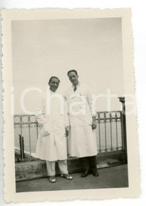 Fotografia d epoca originale 1936 SANREMO  BUSSANA Villa Spinola  Coppia di medici in terrazza Foto 7x9 cm 1
