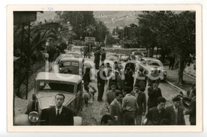 Fotografia d epoca originale 1951 AUTOMOBILISMO CIRCUITO DI OSPEDALETTI Pubblico tra le auto  Fotocartolina 1