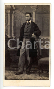 Fotografia d epoca originale 1870 ca ITALIA Ritratto maschile in cappotto scuro Fotografia CDV 1