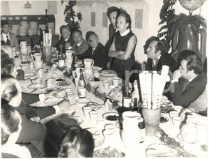Fotografia d epoca originale 1985 ca MILANO Cena CORRIERE DELLA SERA  Stagione Teatro alla Scala Foto 24x16 1