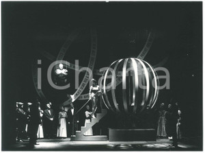 Fotografia d epoca originale 1965 MILANO TEATRO Piccola Scala Atomod  G. MANZONI  Foto di scena 2 1
