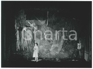 Fotografia d epoca originale 1963 MILANO TEATRO Piccola Scala Passaggio  Foto di scena 1 1