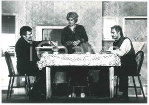 Fotografia d epoca originale 1980 TEATRO Il compleanno Paolo GRAZIOSI Marina CONFALONE Dario CANTARELLI 1